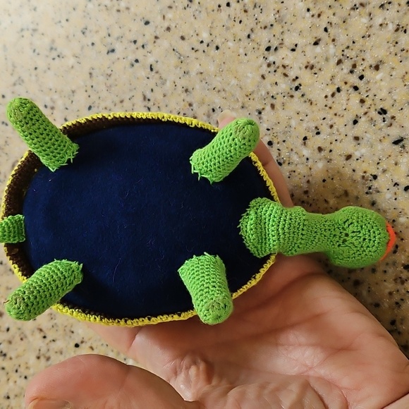Turtle Pin cushion - Flawed - Missing Eyeball - Picture 5 of 7